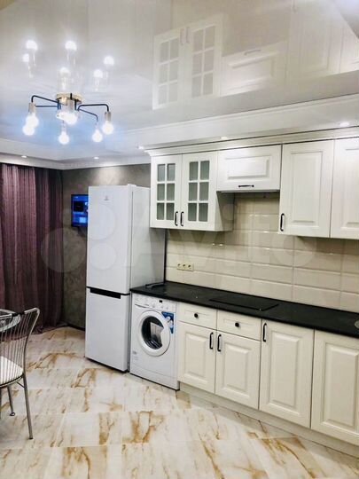 3-к. квартира, 85 м², 1/14 эт.