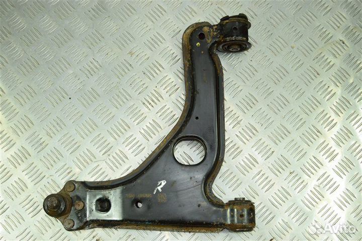 Рычаг подвески нижний передний правый Opel Astra