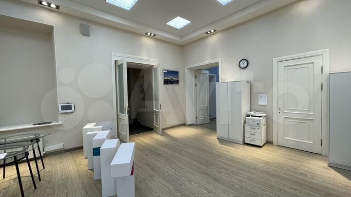 Фасадный офис 352 кв м. От собственника