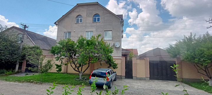 Коттедж 470 м² на участке 8 сот.