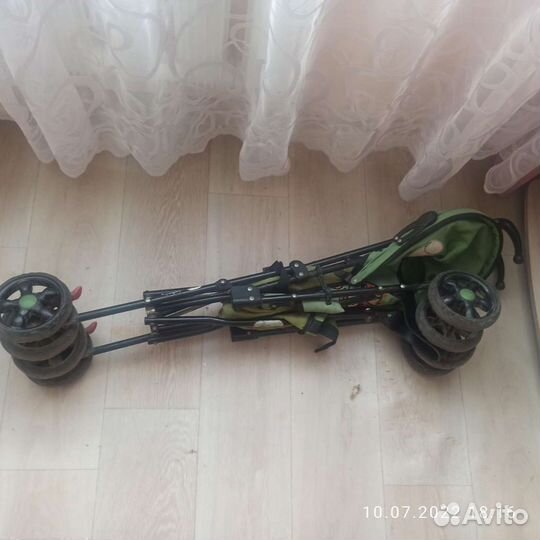 Прогулочная коляска