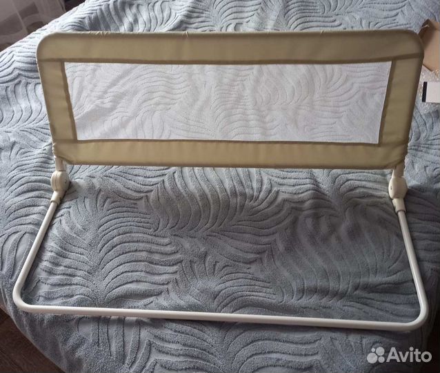 Защитный бортик для детской кровати