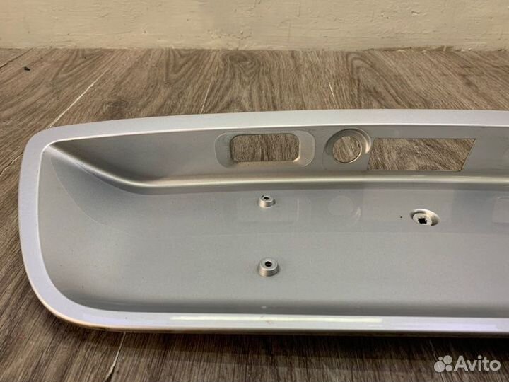 Накладка на крышку багажника задняя Mercedes