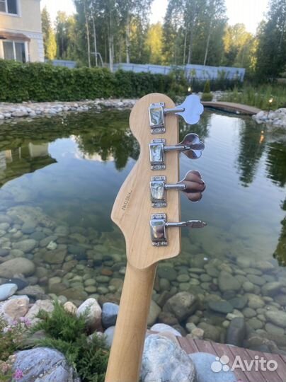 Squier standard special precision bass