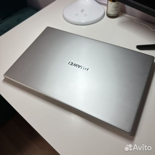 Huawei BoB-WAH9Q - Core i5 / 8Gb / 512Gb SSD