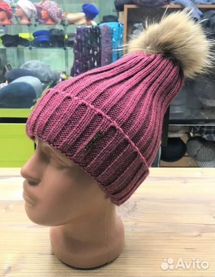 Шапка зимняя вязаная с помпоном