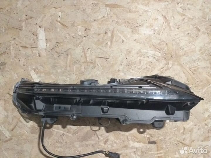 Правый ходовой огонь Lexus NX 2015 год