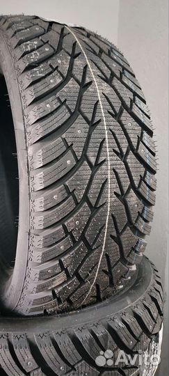 Royal Black Royal Stud 225/65 R17 106T