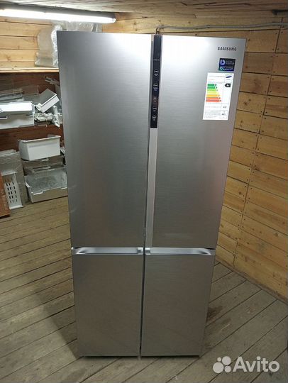 Холодильник Samsung