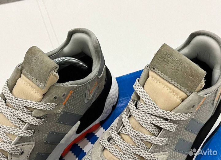 Adidas Nite Jogger: серые мужские кроссовки для города