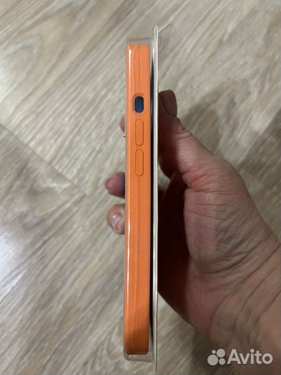 Чехол на iPhone 13 силиконовый