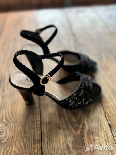 Босоножки женские