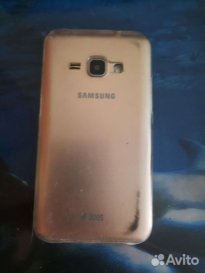 Телефон Samsung j1