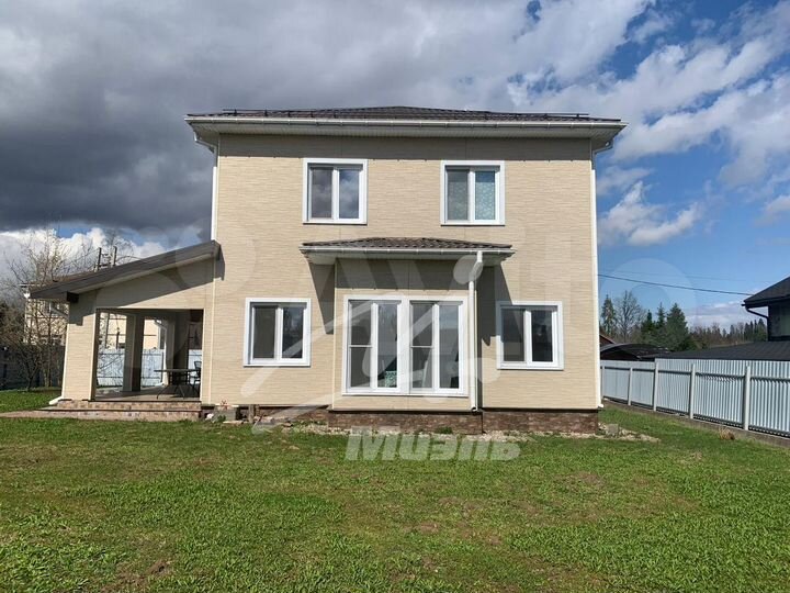 Дом 190 м² на участке 9,6 сот.