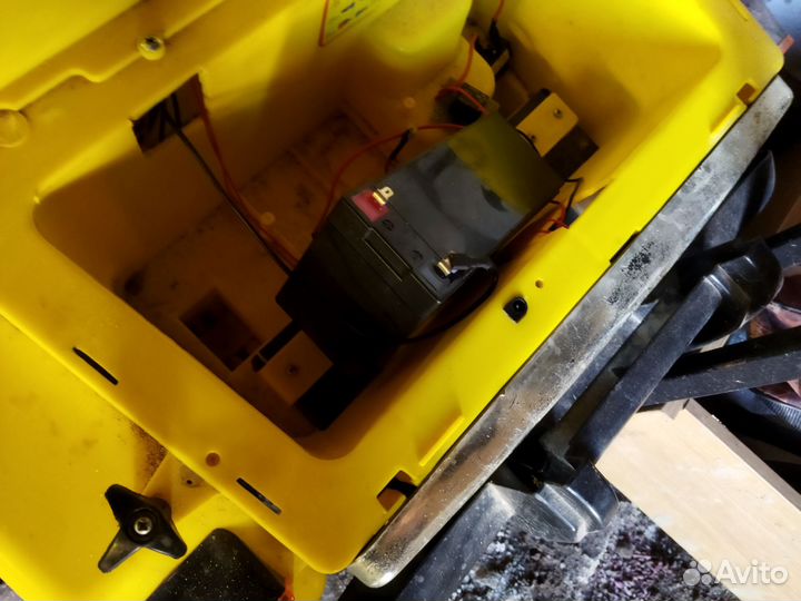 Внедорожник на акумуляторе