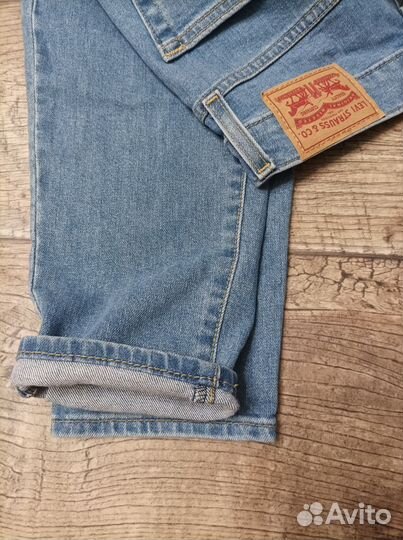 Джинсы levis