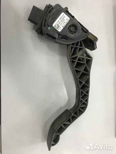 Педаль газа на Peugeot 207 2008 г