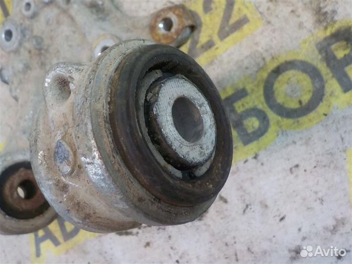 Кулак поворотный задний правый Honda Civic 4D VII