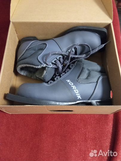 Лыжные ботинки