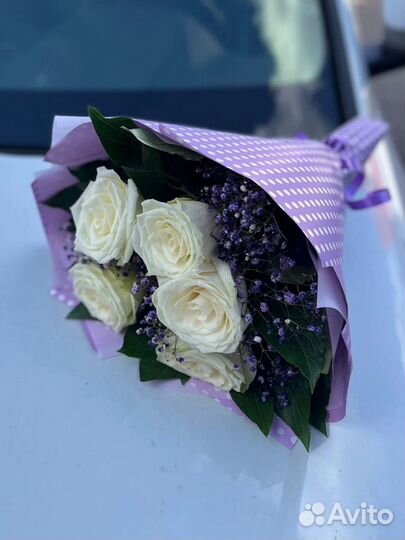 Букет из роз и гипсофилы