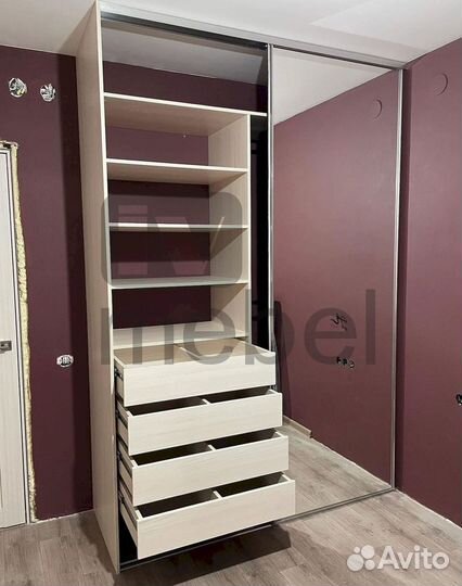 Шкаф с зеркалом