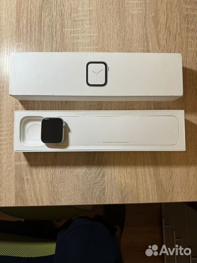 Продам Apple Watches 4 44mm