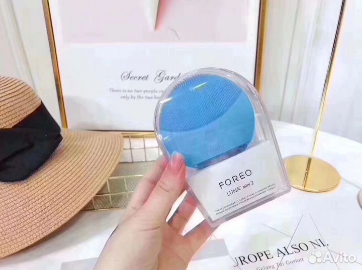 Щетка для чистки и spa-массажа лица foreo
