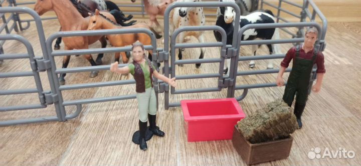 Набор фигурок Attivio Лошадки