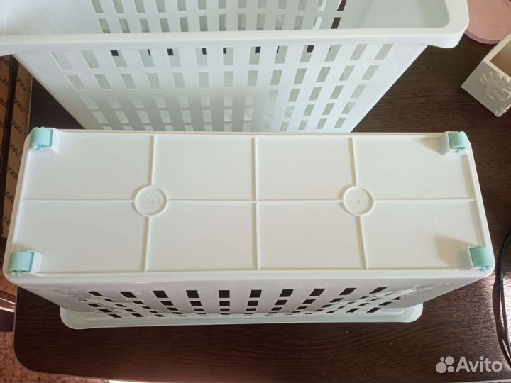 Корзина пластиковая на колесиках