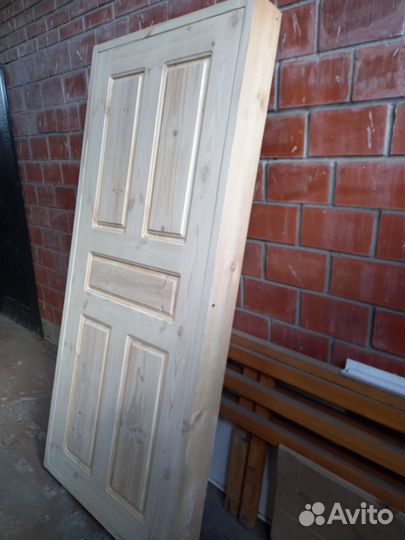 Дверь входная деревянная с коробкой