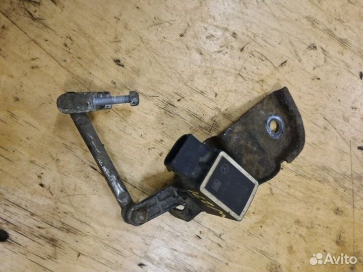 Датчик высоты дорожного просвета Mercedes-Benz