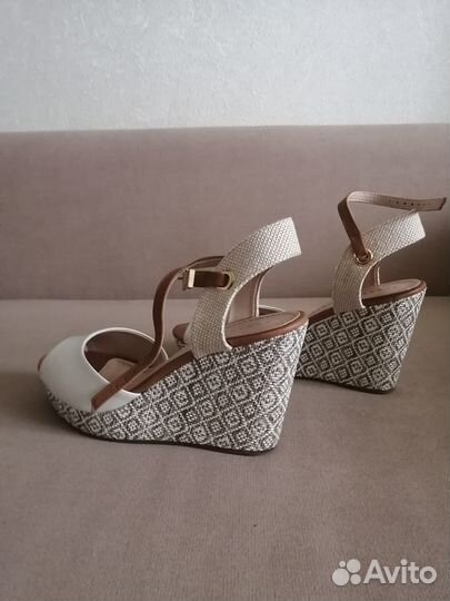 Босоножки новые 38