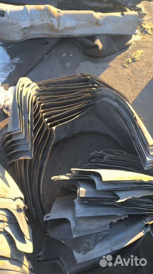 Локер передний Audi 100C3 443821171 443821172