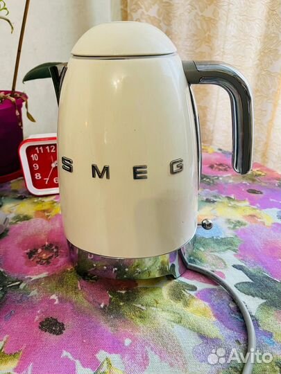 Чайник smeg 1,7 в отличном состоянии