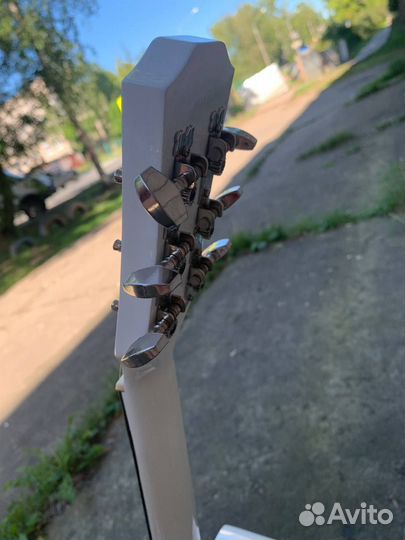 Акустическая гитара