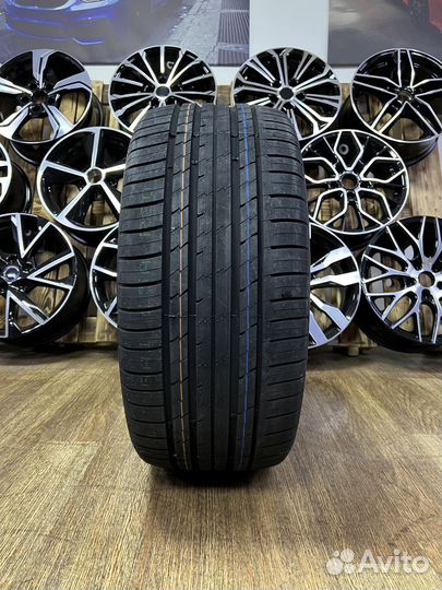 Tracmax X-Privilo RS01+ 275/40 R20 и 315/35 R20 106Y