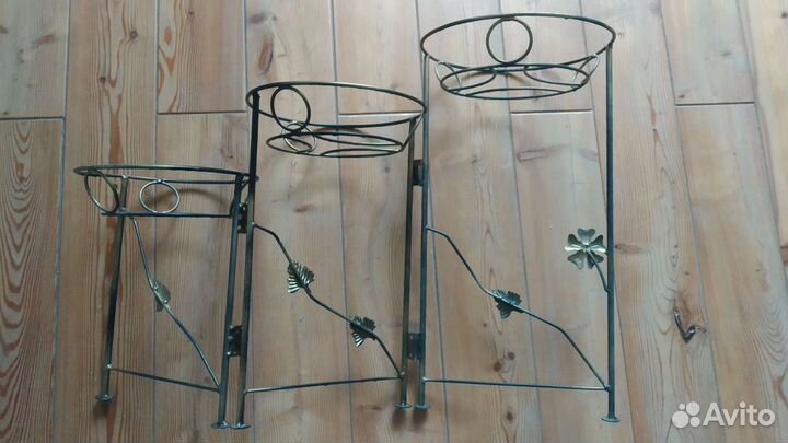 Подставка для цветов металлическая