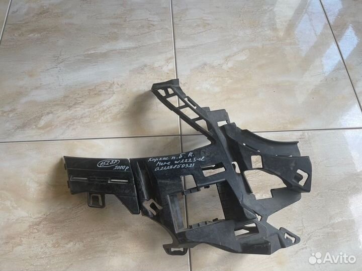 Кронштейн бампера передний правый Mercedes S Class