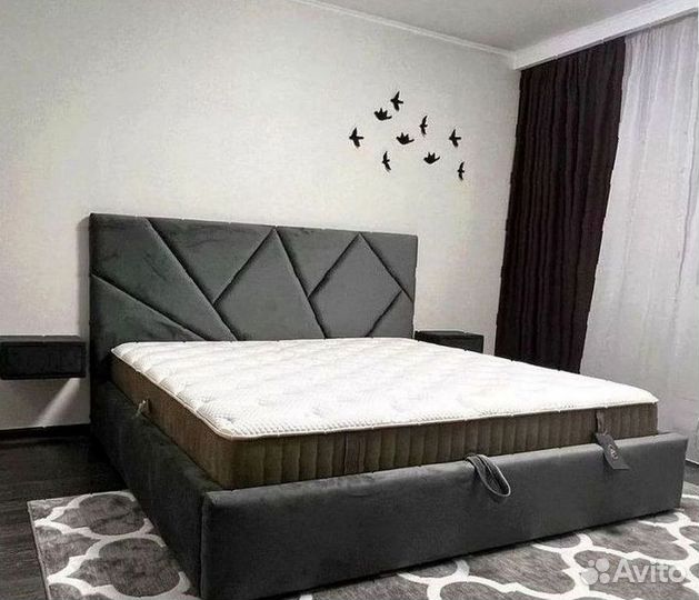 Кровать с мягким изголовьем