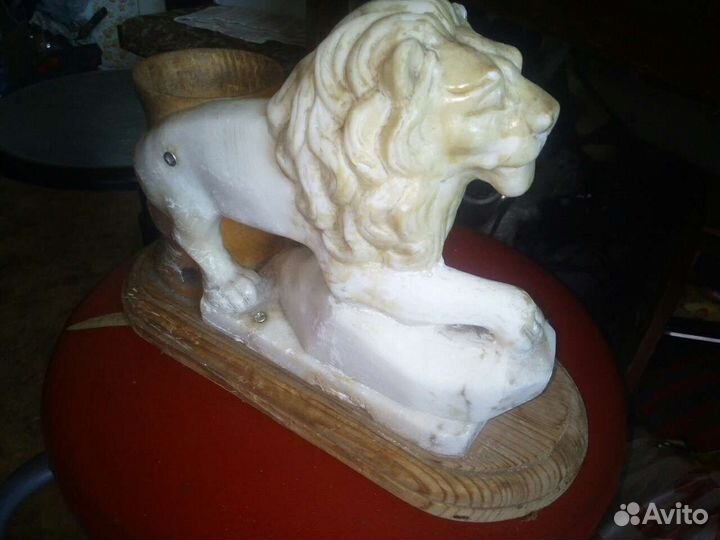 Карандашница каменный лев