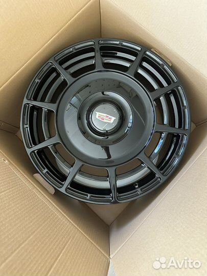 Кованные диски R22 на Cadillac escalade