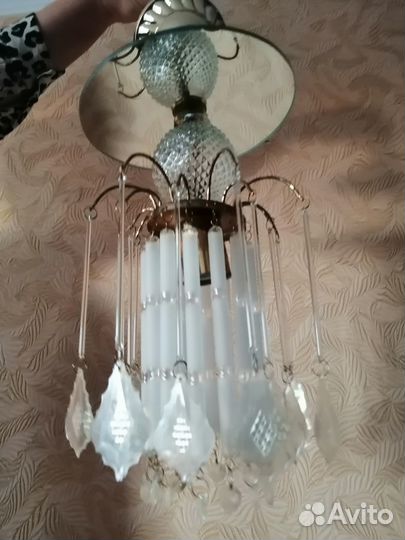Продам люстру