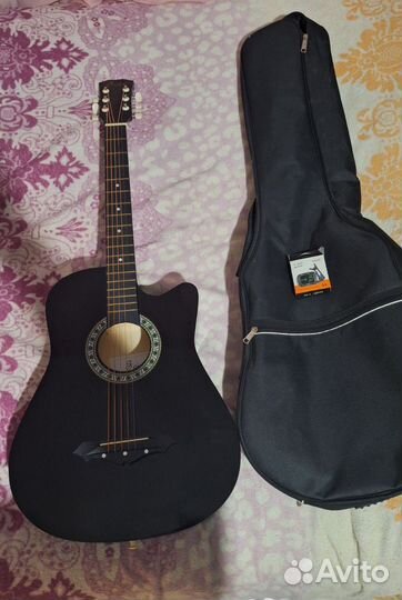 Акустическая гитара