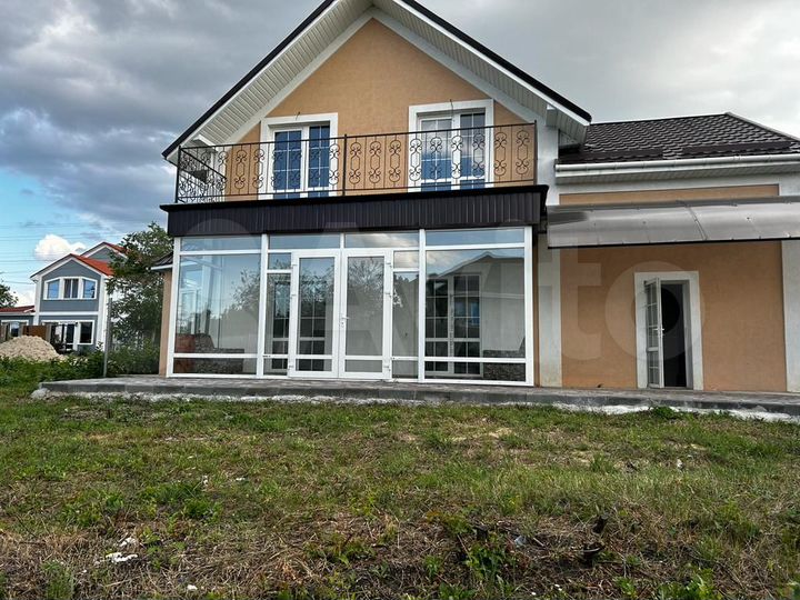 Дом 210 м² на участке 5 сот.