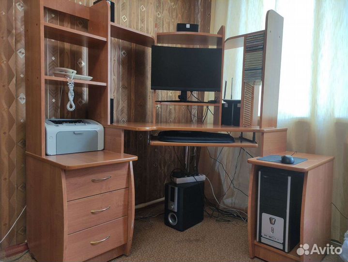 Стол компьютерный