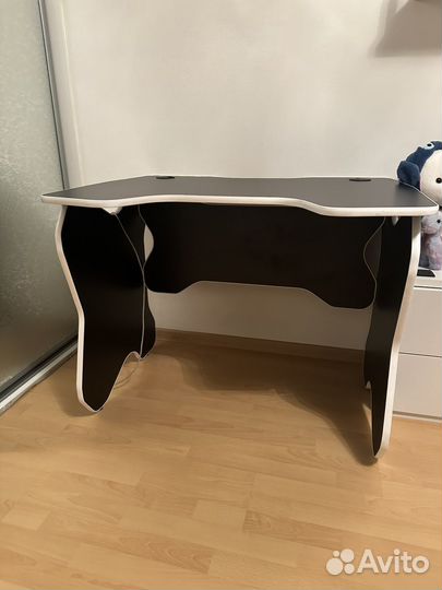 Игровой компьютерный стол