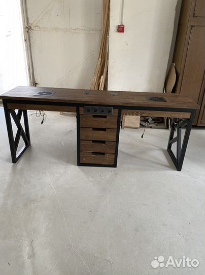 Маникюрный стол