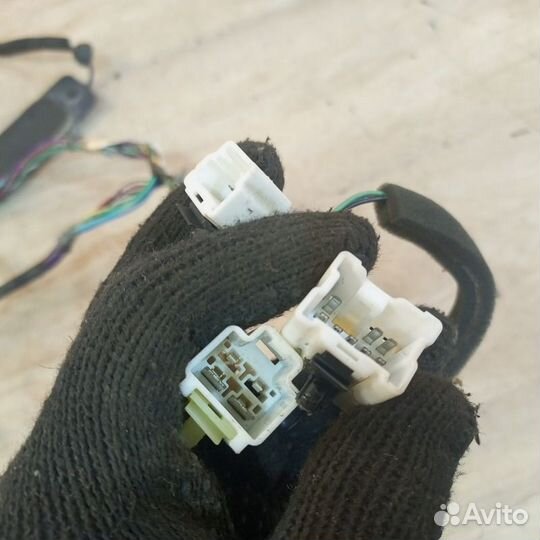 Проводка (коса) двери багажника Nissan Elgrand E51