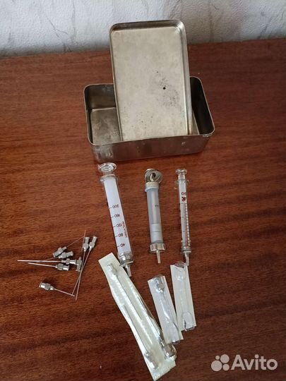 Шприцы, иглы, бокс для стерилизации