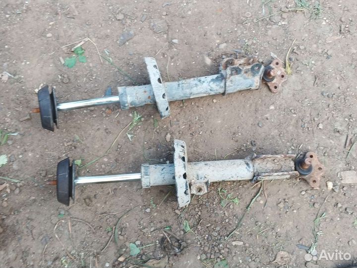 Передние стойки лада ларгус